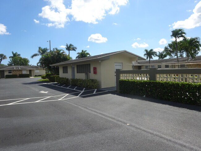 Building Photo - 2723 Emory Dr W