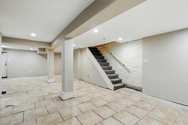 Building Photo - 3303 Piedmont Ave