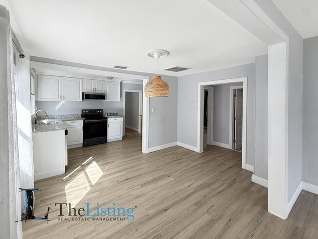 Building Photo - 6920 N Central Ave