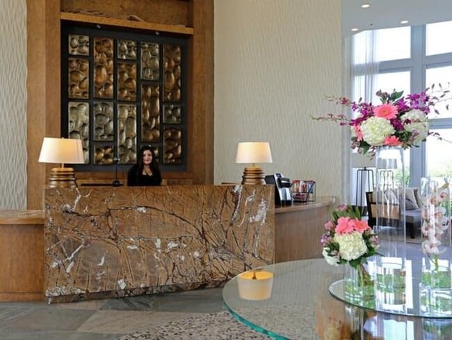 Building Photo - 2  Bedroom 2 baths Unfurnished Luxury Condo in Sunrise, Florida - Great Rental Price!