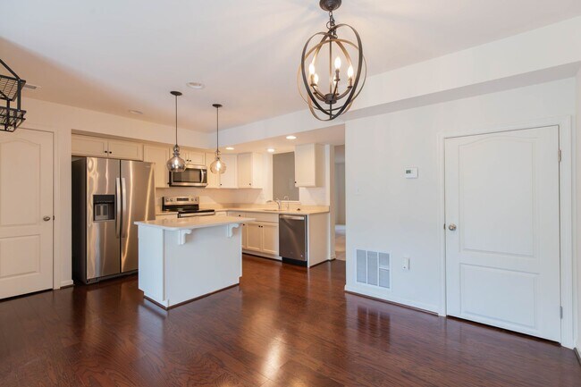 Building Photo - 3 Bed, 2.5 Bath, Townhome in Ranson, WV