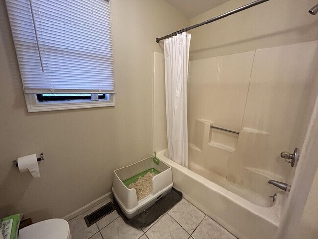 Building Photo - 204 Calhoun St