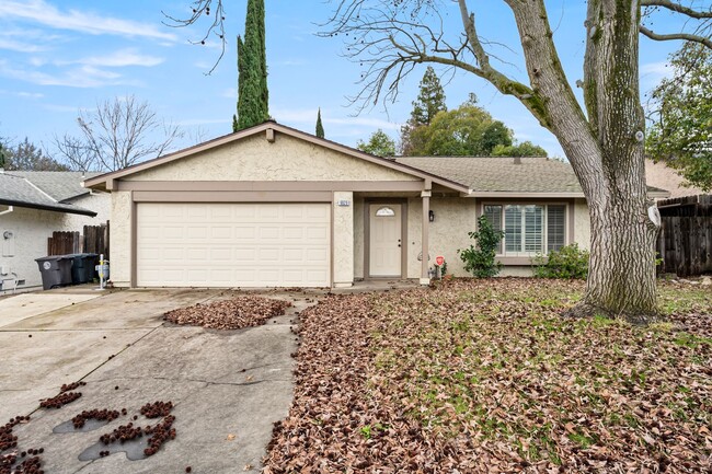 Building Photo - AVAILABLE NOW - CITRUS HEIGHTS 3 BEDROOM 2...