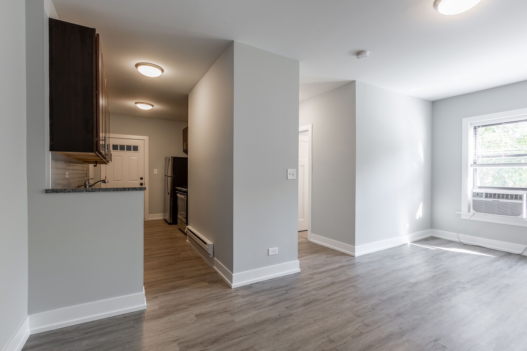 Building Photo - 705 W Brompton Ave