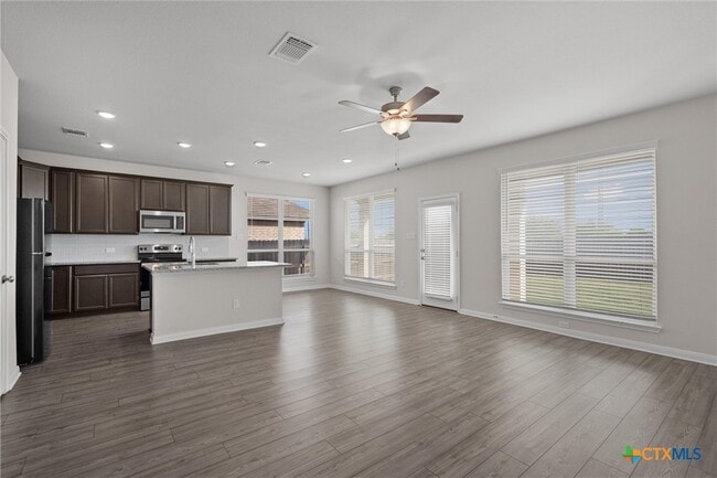 Building Photo - 1037 Shelby Dr