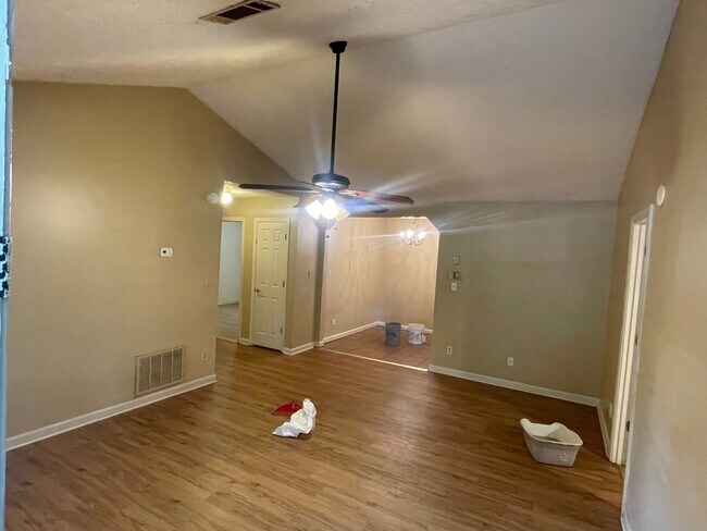Building Photo - 122 Oriole Dr