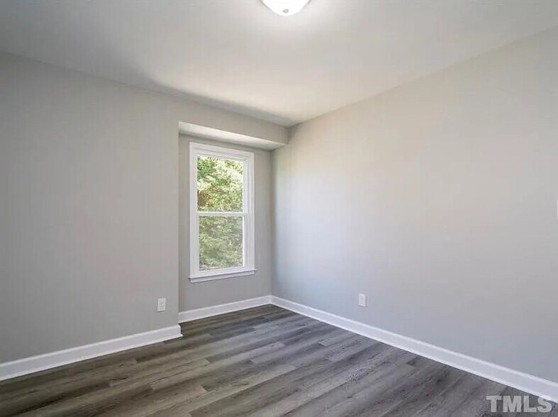 Building Photo - Room in House on Harmony Ct