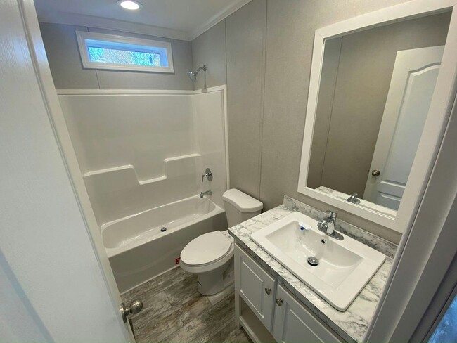 Building Photo - 129 Zimmer Dr W