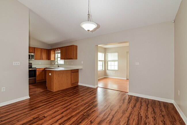 Building Photo - 11305 Lake Dr