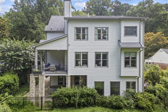 Building Photo - 1742 Helen Dr NE