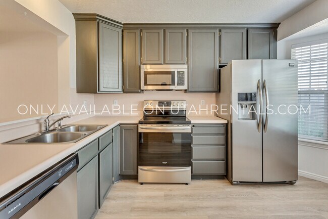 Building Photo - 144 N 1120 E