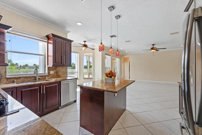 Building Photo - 12348 Clearfalls Dr