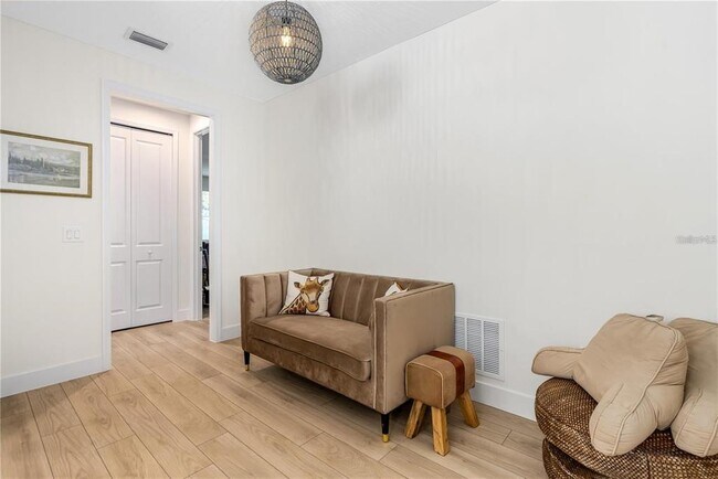 Building Photo - 350 2nd Ave E