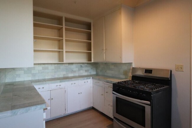 Building Photo - Beautiful Carriage District Rental