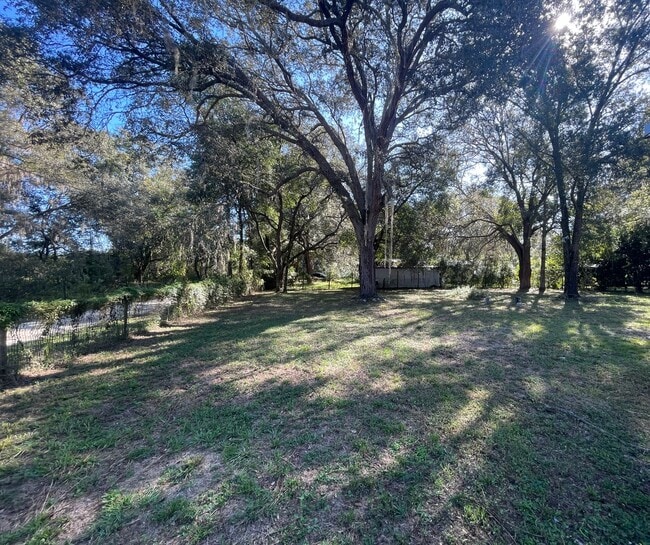 Building Photo - 3/2 Manufactured Home in the Country.