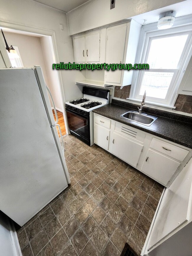 Building Photo - New Listing - Fort Wayne