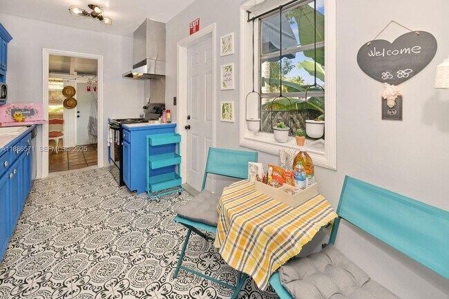 Building Photo - 1701 Fletcher St