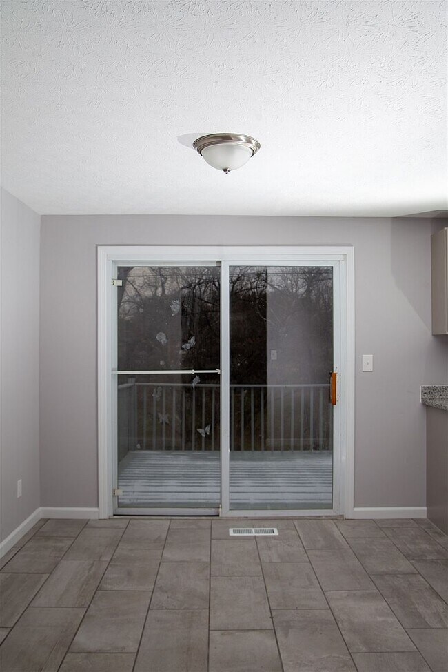 Building Photo - 3020 Featherstone Dr