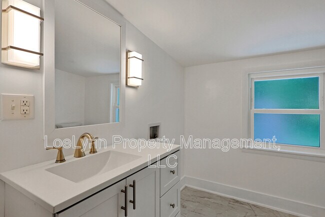 Building Photo - 505 B St