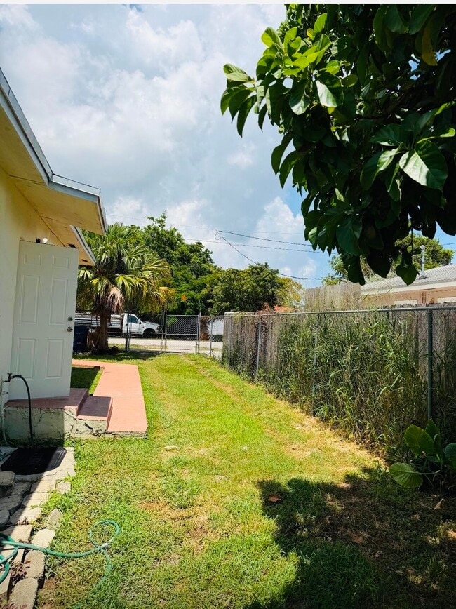 Building Photo - 10480 SW 181st Terrace