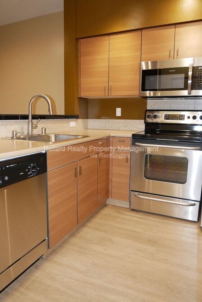 Building Photo - 700 E Denny Way