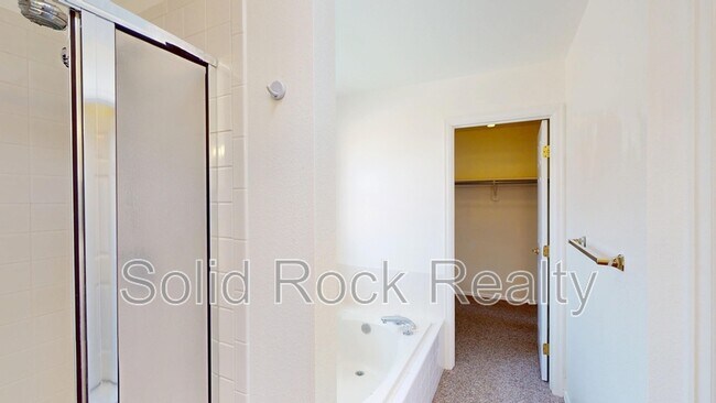 Building Photo - 2635 Leoti Dr