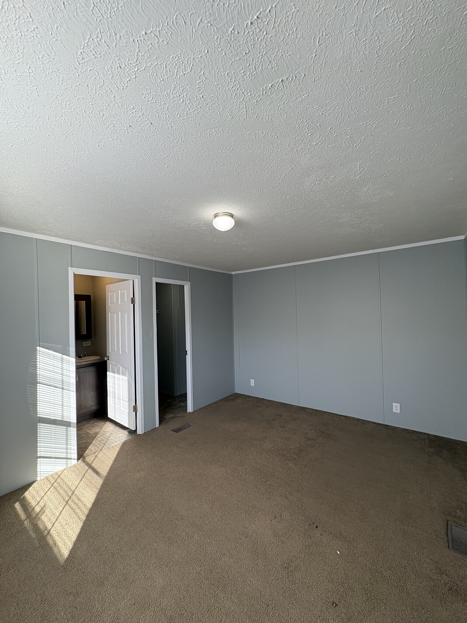 Building Photo - 67 W Manor St