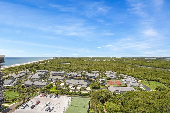 Building Photo - 5049 N Hwy A1A