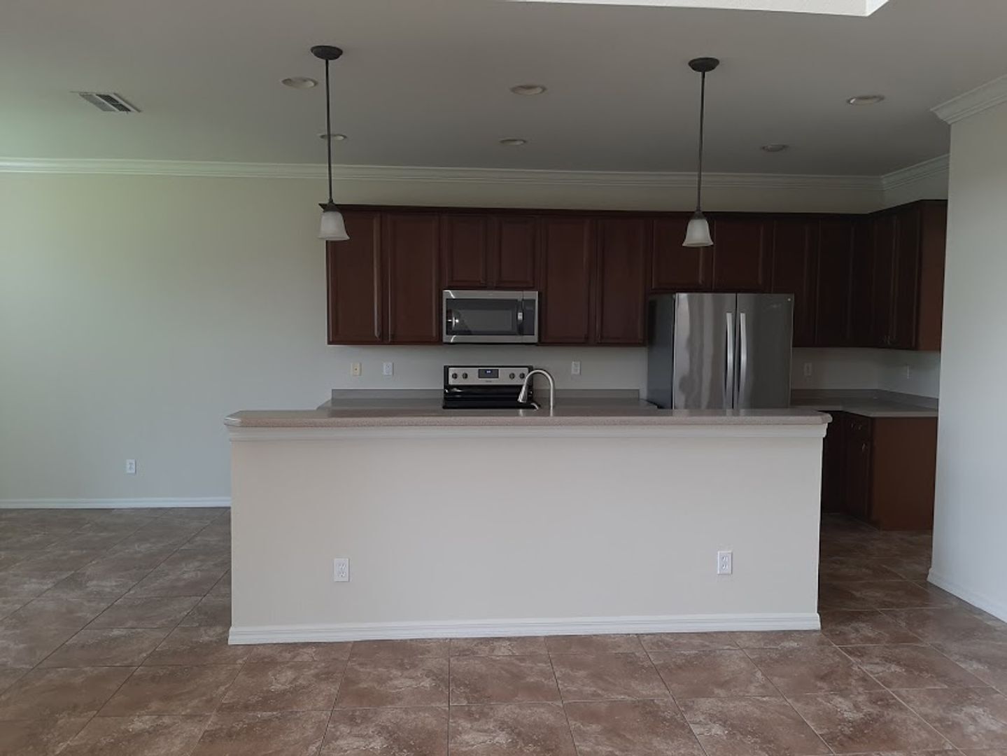 Building Photo - Coming OCT  ! 2 Story 5/  3.5  home in gated community