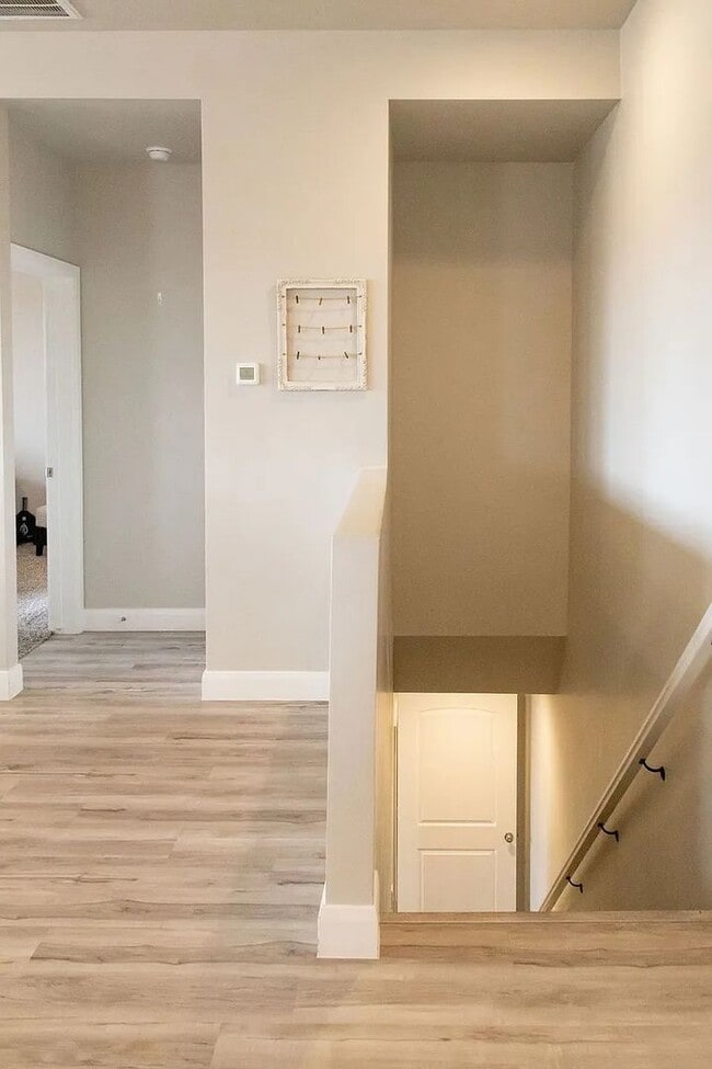 Building Photo - 3 Bedroom Furnished Home! Short term lease!! Available from May 1st - October 31st!