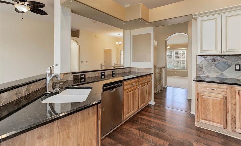 Building Photo - 770 Amberglen Ct