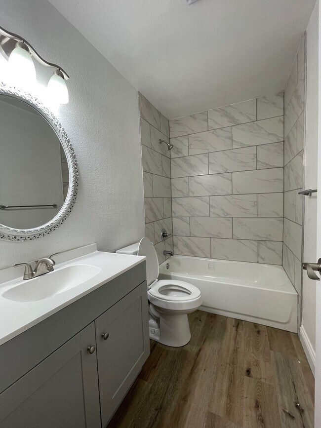 Building Photo - Modern Comfort Awaits: Your Dream 3-Bedroo...
