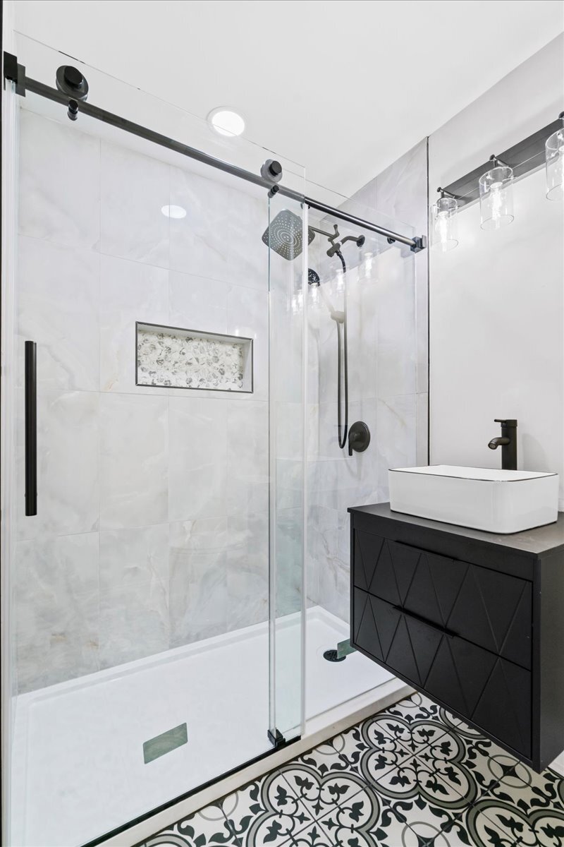 Building Photo - 1904 S Loomis St