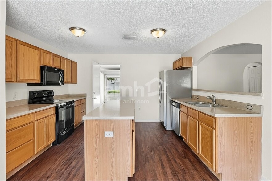 Building Photo - 10421 Opus Dr