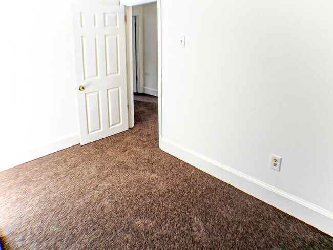 Building Photo - Point Breeze Three Bedroom Home