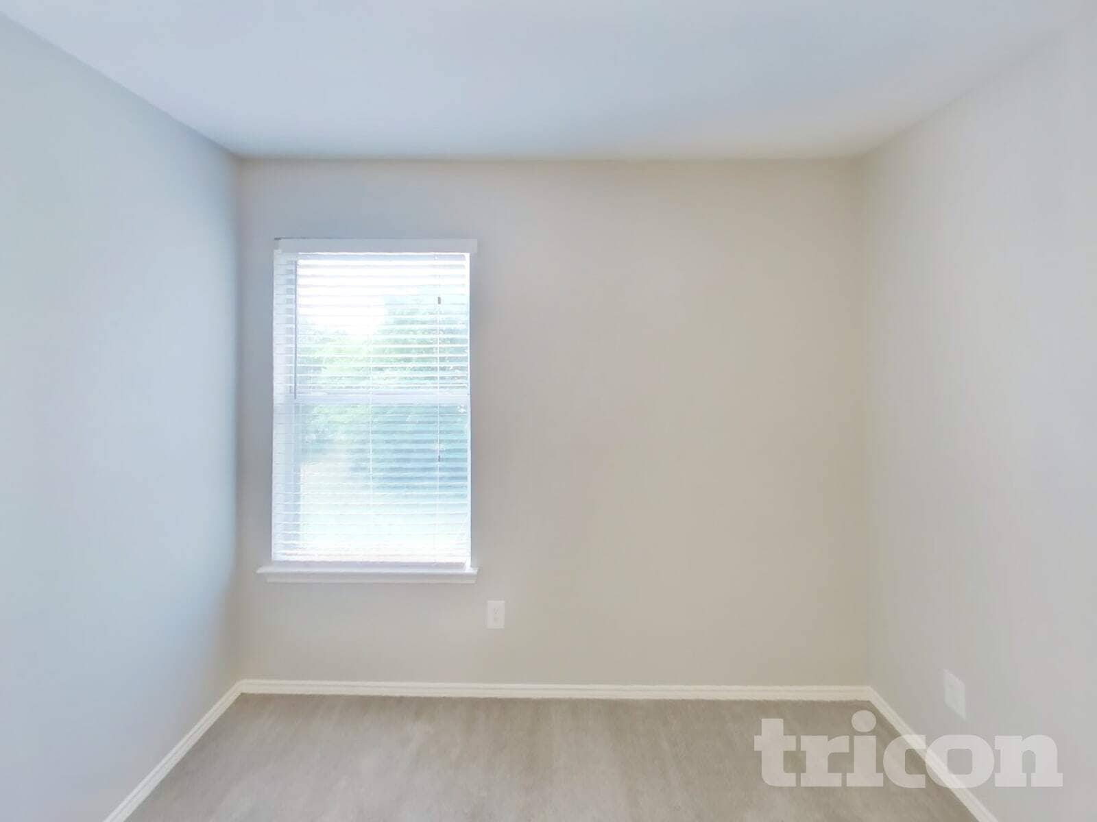 Building Photo - 1532 Pine Ln