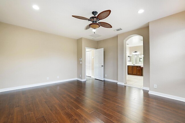 Building Photo - 748 Cresta Cir