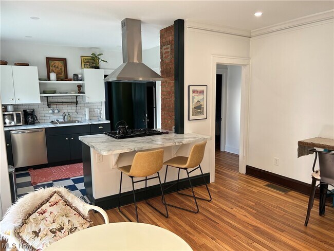 Building Photo - 18914 Mitchell Ave