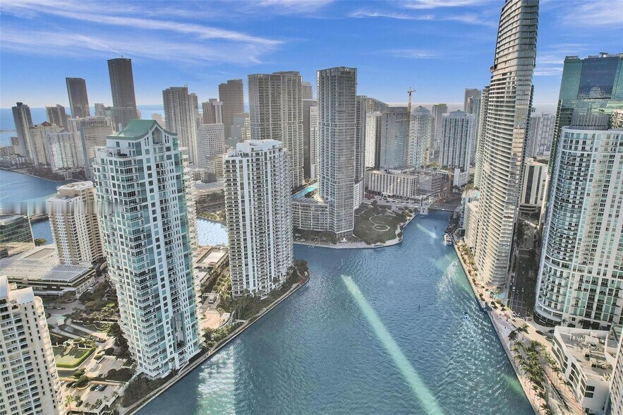 Building Photo - 901 Brickell Key Blvd