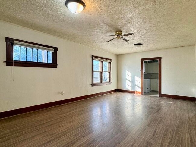 Building Photo - 1214 N Lincoln Ave
