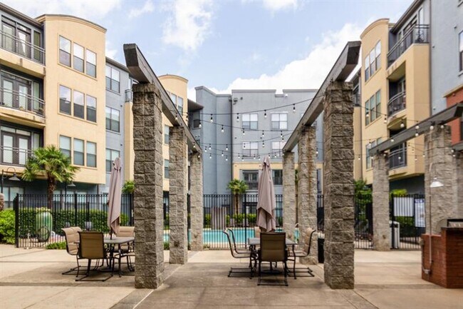 Building Photo - 401 16th St NW