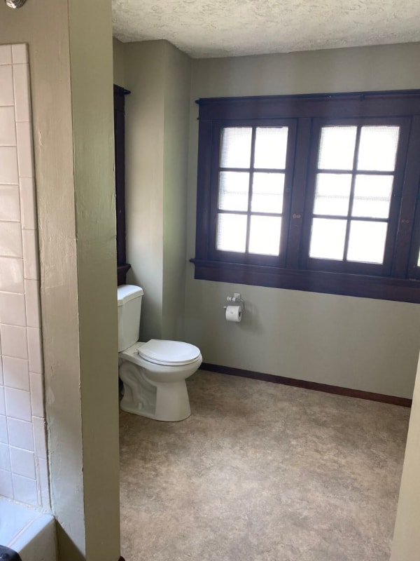 Building Photo - 127 Iroquois Ave