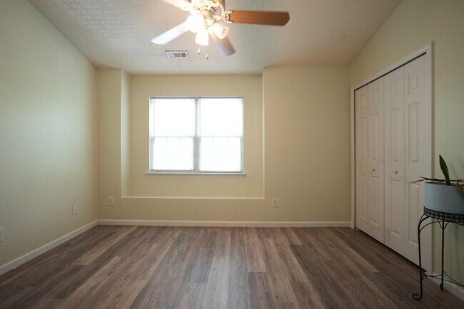 Building Photo - A charming house w/ 2 beds and 2 bath