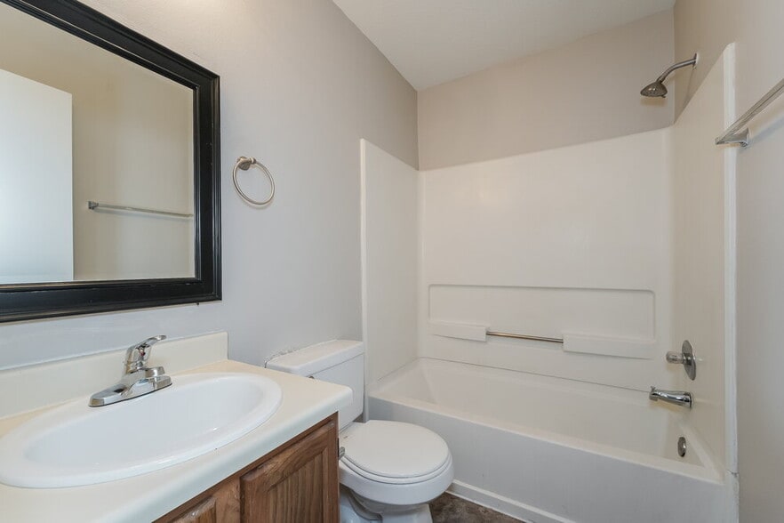 Building Photo - 8906 Belle Glen Dr