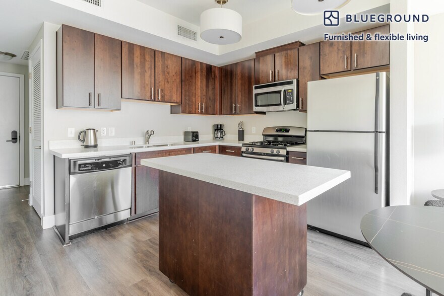 Building Photo - 545 San Antonio Rd