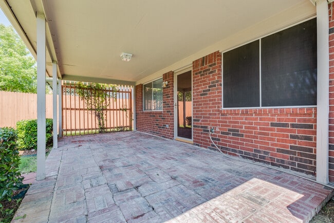 Building Photo - 2508 Concina Way