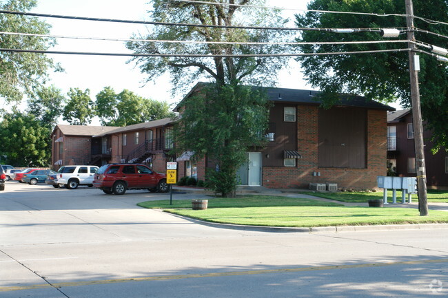 Primary Photo - Watson Park Apartments