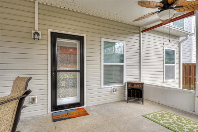 Building Photo - 665 Dunrobin Ln