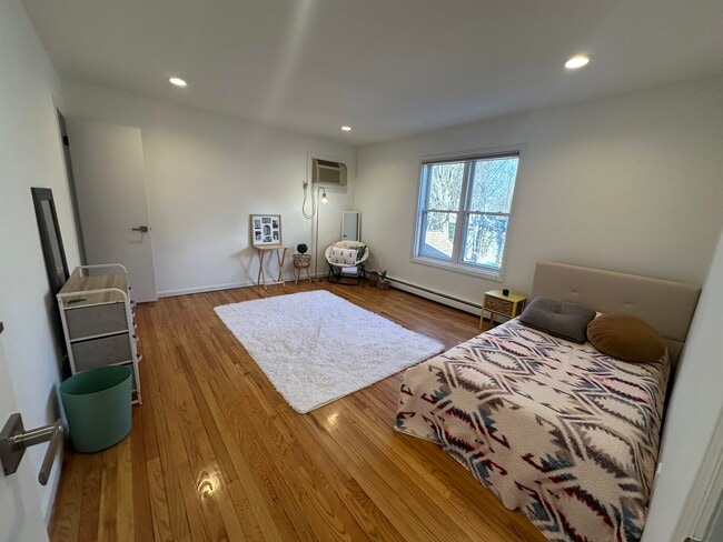 Building Photo - 531 Day Ave