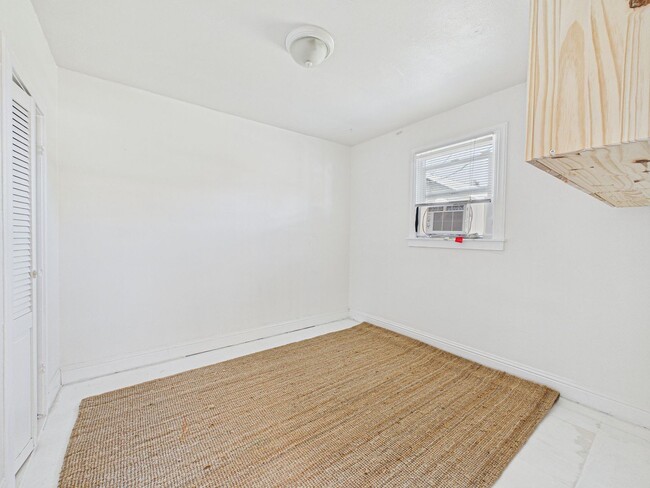 Building Photo - 2 bed 1 bath - Beautiful Outdoor Living